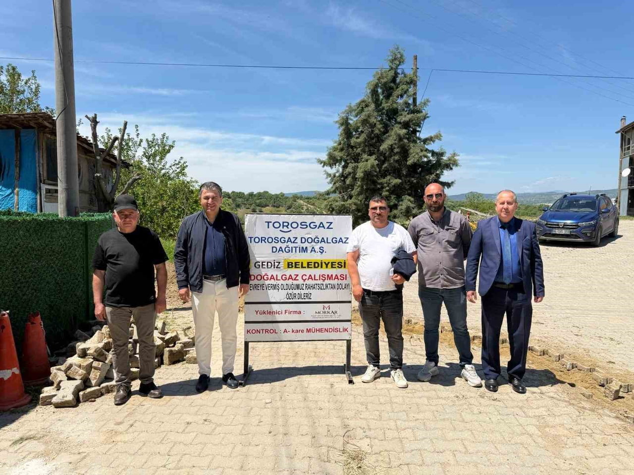 GEDİZ’İN YENİ MAHALLELERİNDE DOĞALGAZ İÇİN İLK KAZMA VURULDU