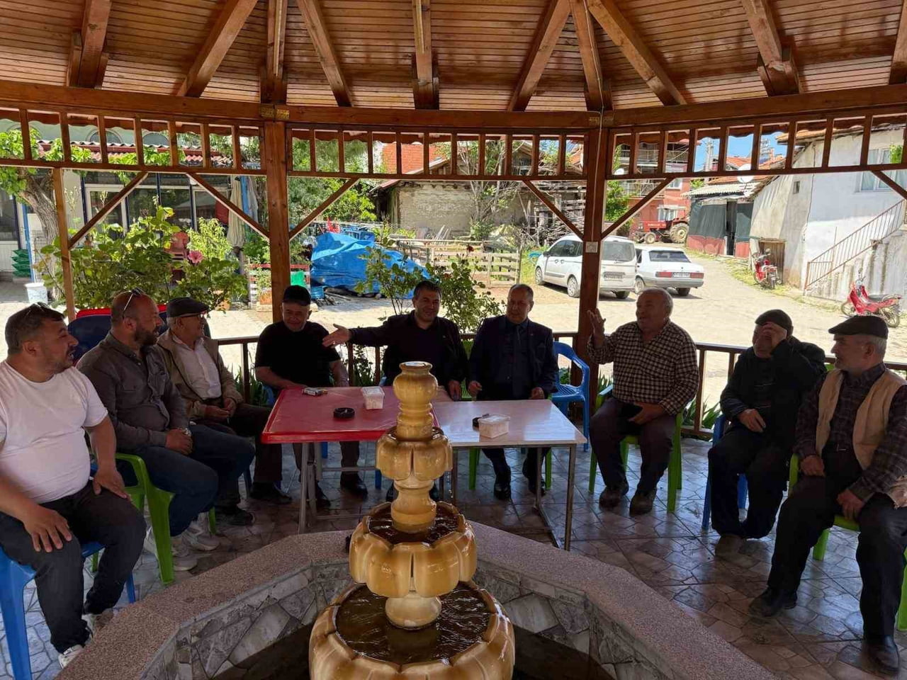 GEDİZ’İN YENİ MAHALLELERİNDE DOĞALGAZ İÇİN İLK KAZMA VURULDU