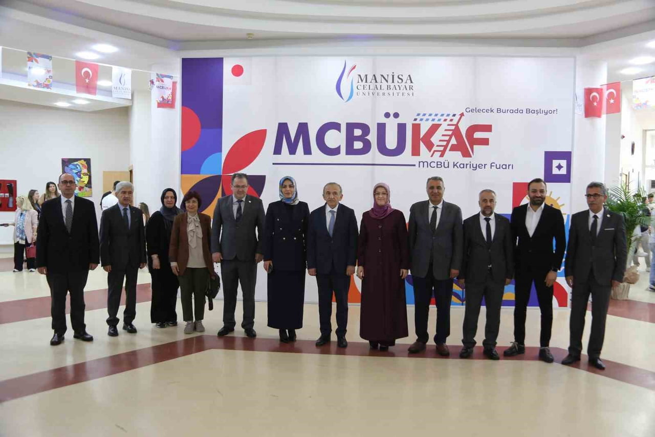 GELECEK BURADA BAŞLIYOR" MOTTOSUYLA İLK KEZ DÜZENLENEN MCBÜKAF’26 KARİYER FUARI, BİNLERCE ÖĞRENCİ...