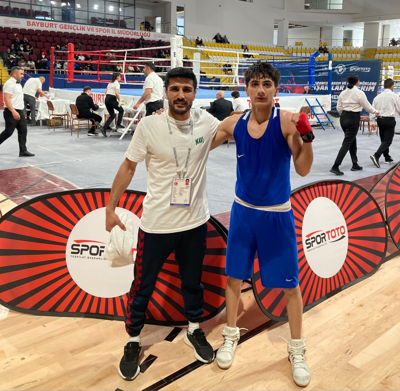 GENÇ BOKSÖR AZAT KAYA TÜRKİYE ŞAMPİYONU OLDU