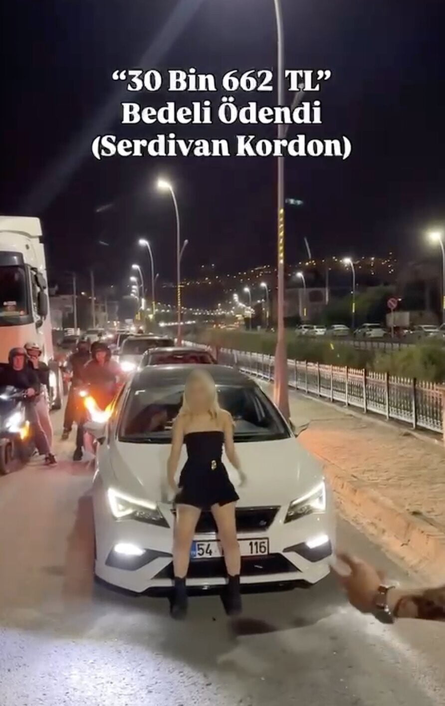 GENÇ KADIN, OLAYIN ARDINDAN AYNI DANS VİDEOSUNU SOSYAL MEDYA HESABINDA "BEDEL ÖDENDİ" NOTUYLA...