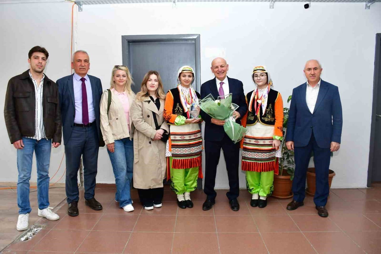GENÇ KADINLAR KATEGORİSİNDE BÖLGE BİRİNCİSİ OLAN SPORCULARI TEBRİK EDEN BAŞKAN KUL, "ŞEHRİMİZİN...