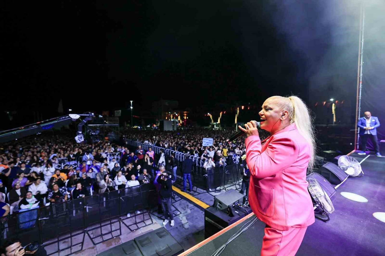 GENÇLİK FESTİVALİ'NİN DÖRDÜNCÜ GÜNÜNDE, TÜRK MÜZİĞİNİN GÜÇLÜ SESİ KİBARİYE SAHNE...