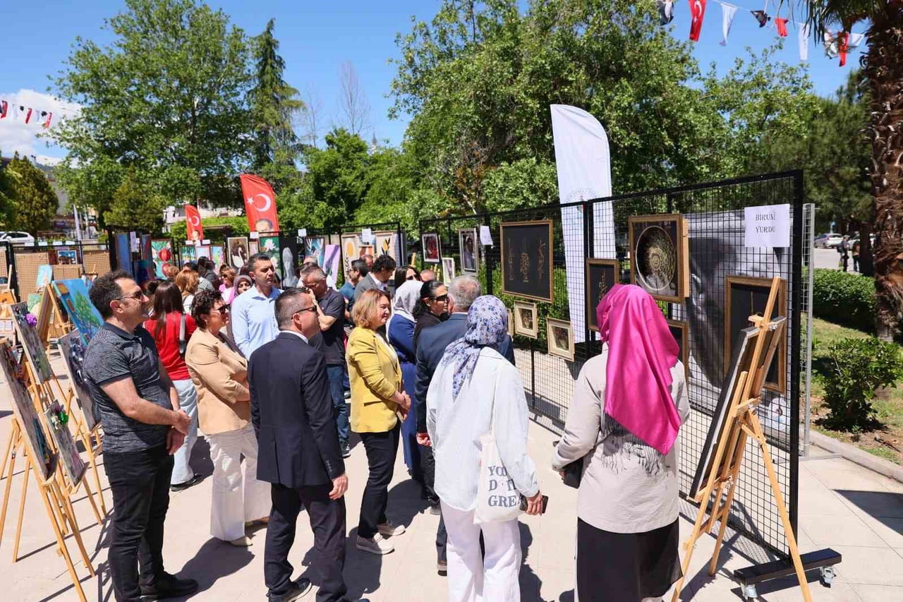 GENÇLİK HAFTASI ETKİNLİKLERİ KAPSAMINDA GENÇLİK SPOR BAKANLIĞI YURTLARINDA KALAN ÜNİVERSİTE...