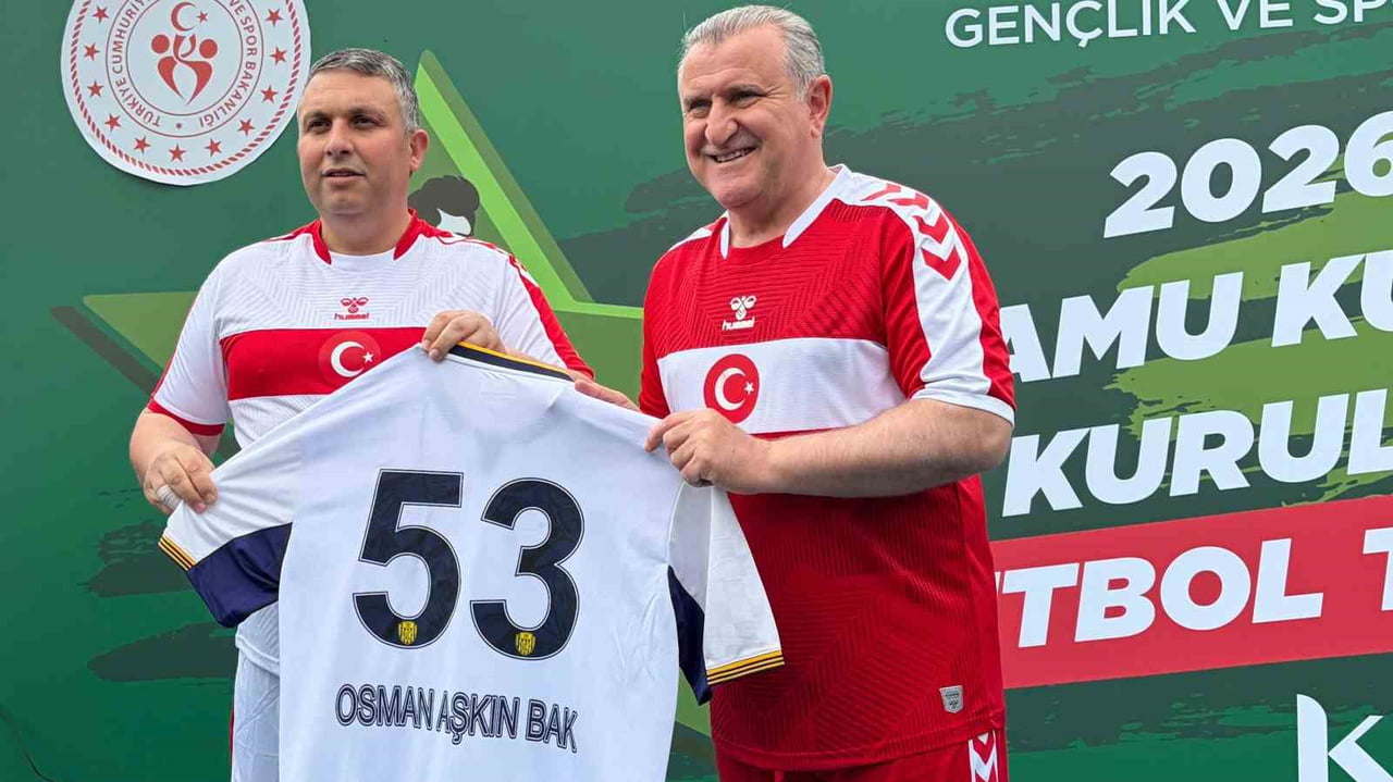 GENÇLİK VE SPOR BAKANI OSMAN AŞKIN BAK A MİLLİ FUTBOL TAKIMI İLE İLGİLİ, "BİZİM ÇOCUKLARA...