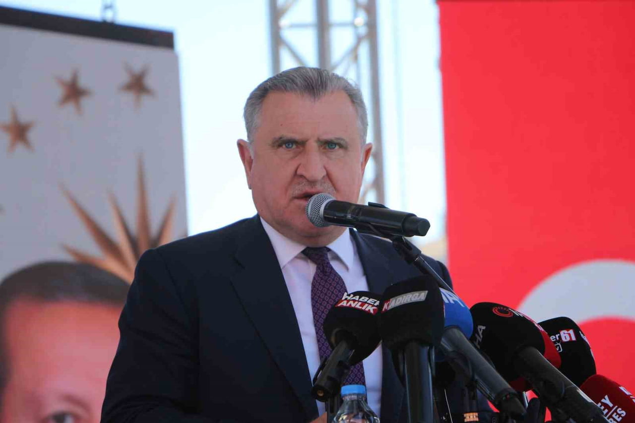 GENÇLİK VE SPOR BAKANI OSMAN AŞKIN BAK, AÇILIŞTA KONUŞMA YAPTI