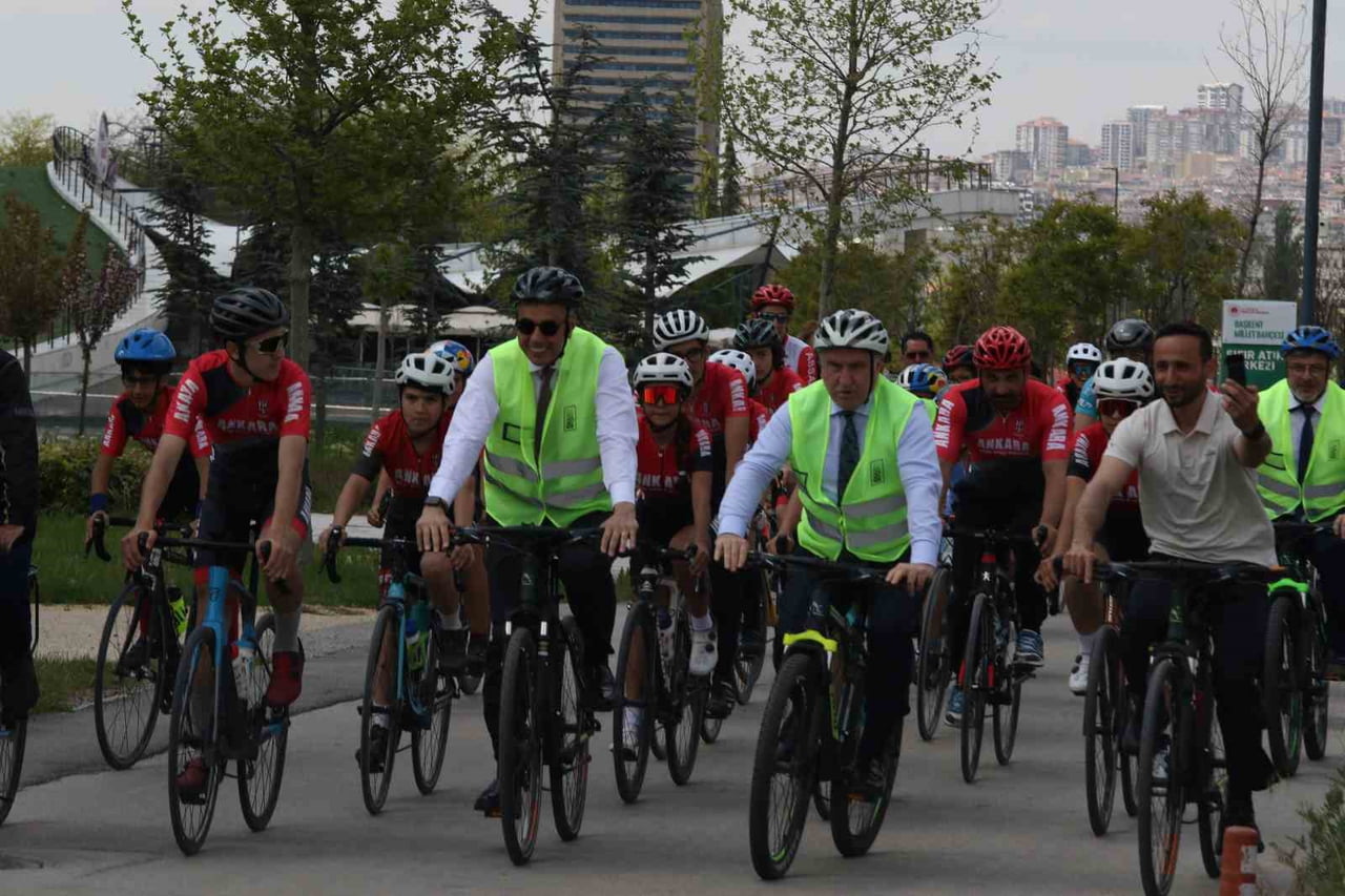 GENÇLİK VE SPOR BAKANI OSMAN AŞKIN BAK İLE SAĞLIK BAKANI KEMAL MEMİŞOĞLU, ANKARA RİZE GÜNLERİ...