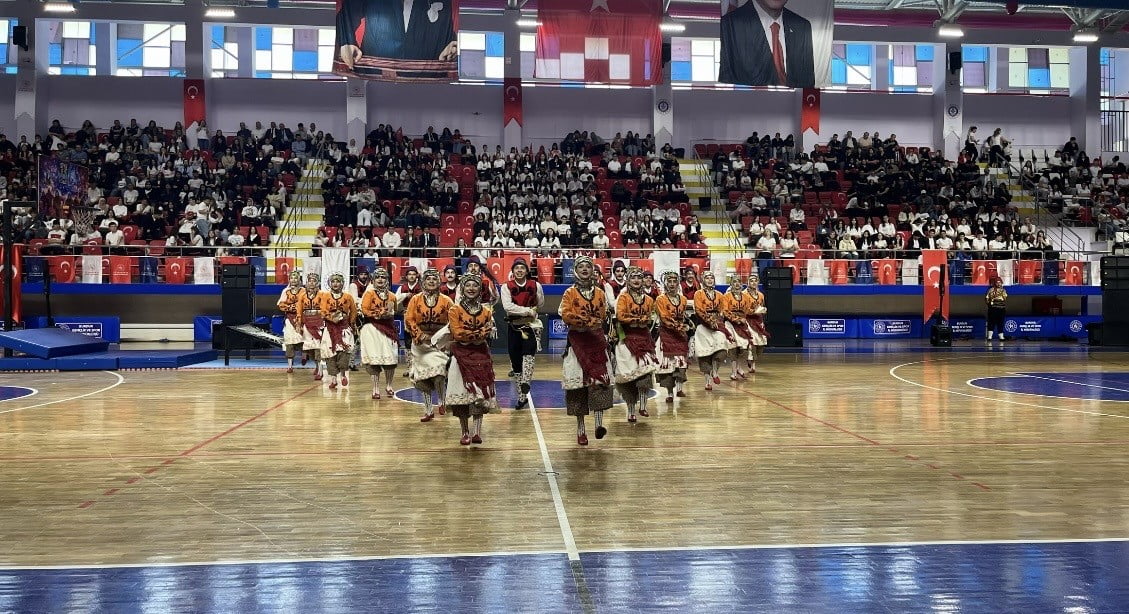 GENÇLİK VE SPOR İL MÜDÜRLÜĞÜ TARAFINDAN ATATÜRK BÜSTÜ ÖNÜNE ÇELENK BIRAKILMASININ ARDINDAN...