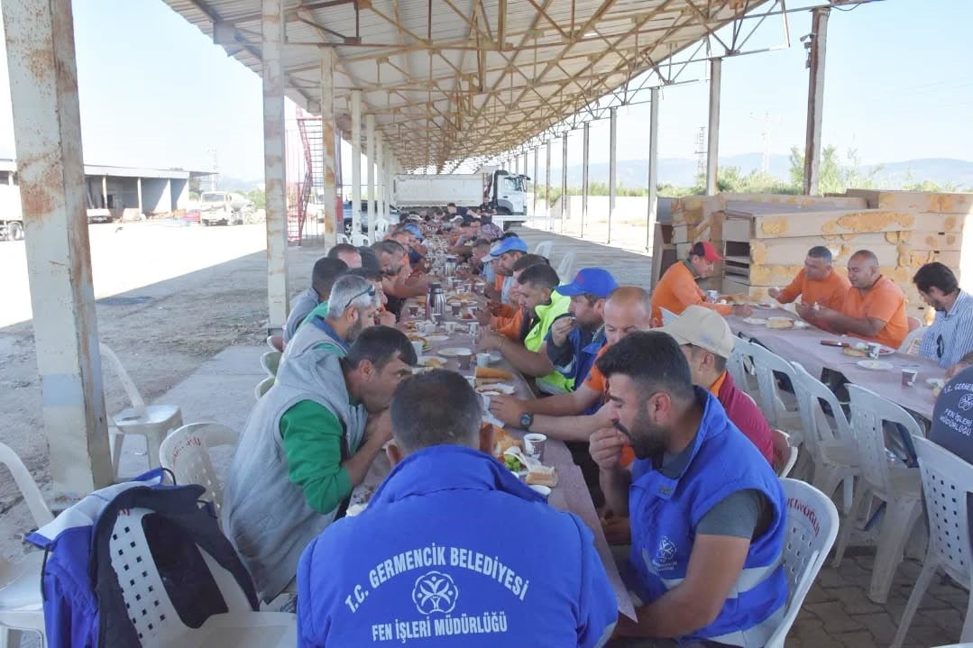 GERMENCİK BELEDİYE BAŞKANI BURAK ZENCİRCİ, KURBAN BAYRAMI ÖNCESİNDE TEMİZLİK İŞLERİ MÜDÜRLÜĞÜ İLE...