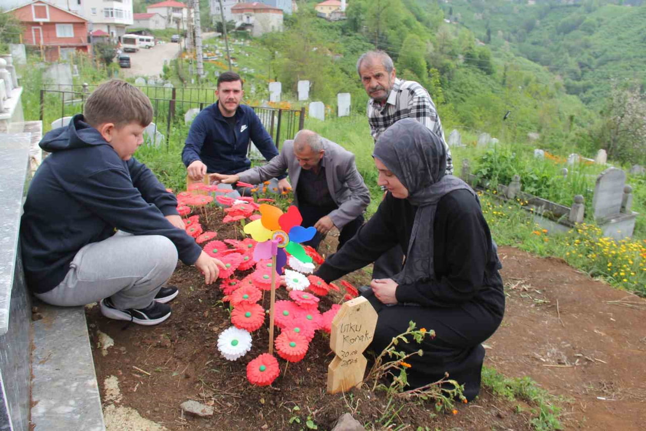 GİRESUN’DA İKİ GRUP ARASINDA ÇIKAN TARTIŞMAYI AYIRMAK İSTERKEN BIÇAKLANARAK HAYATINI KAYBEDEN 18...