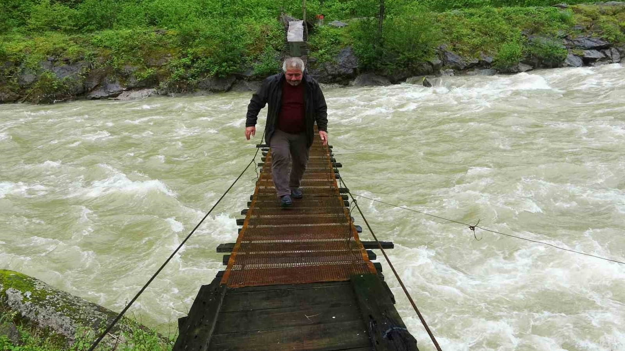 GİRESUN’UN BULANCAK İLÇESİNDE KOVANLIK GRUP YOLU İLE YEŞİLHİSAR KÖYÜNÜ AYIRAN PAZARSUYU ÜZERİNDE...