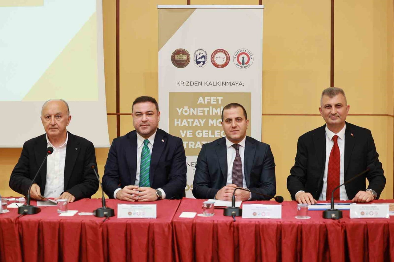 GÖLCÜK BELEDİYE BAŞKANI ALİ YILDIRIM SEZER, HATAY VALİLİĞİ TARAFINDAN DÜZENLENEN "KRİZDEN...