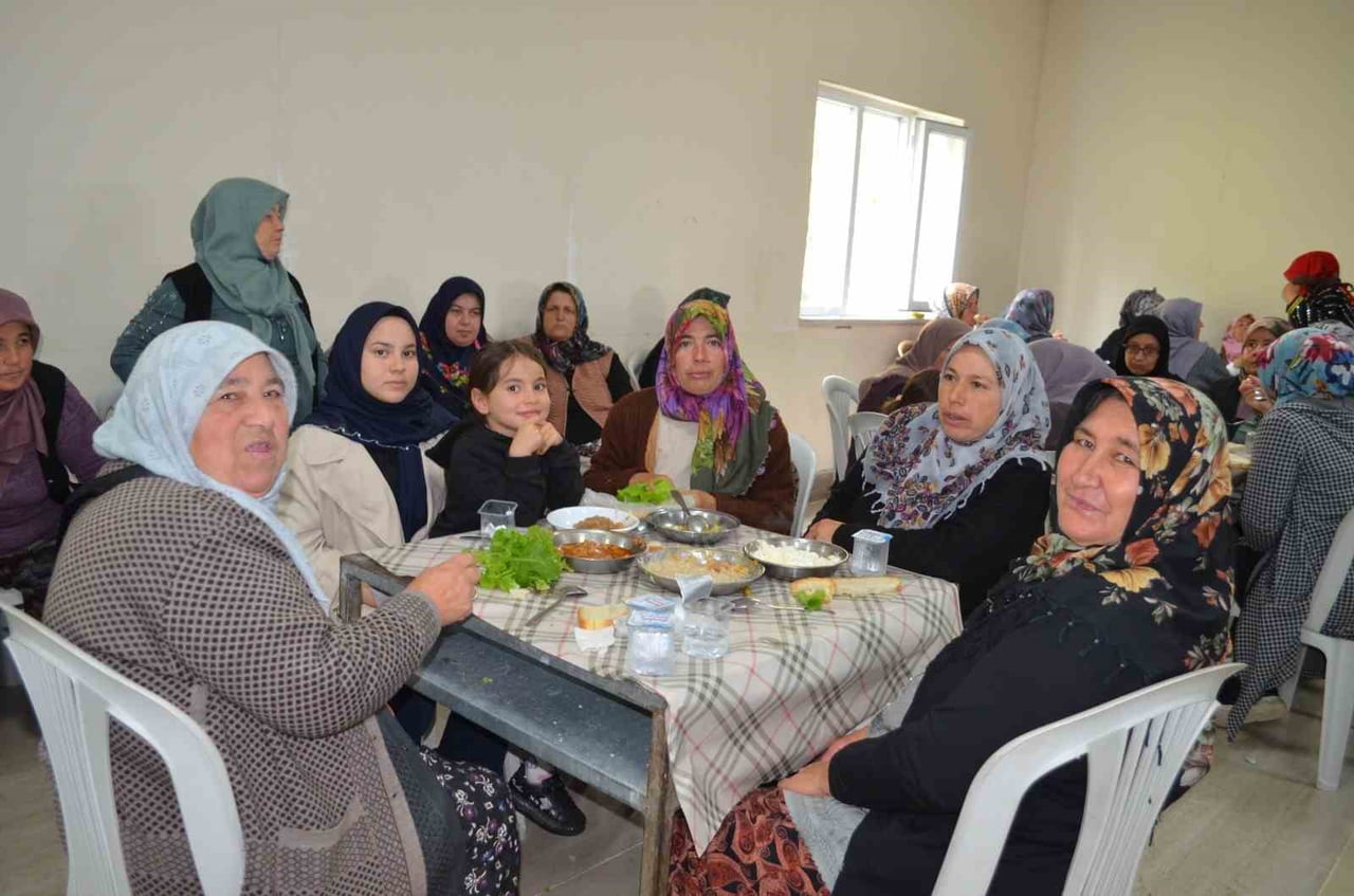 GÖRDES’İN KÖSELER MAHALLESİ’NDE DÜZENLENEN GELENEKSEL KÖY HAYRINA YAKLAŞIK 3 BİN KİŞİ KATILDI....