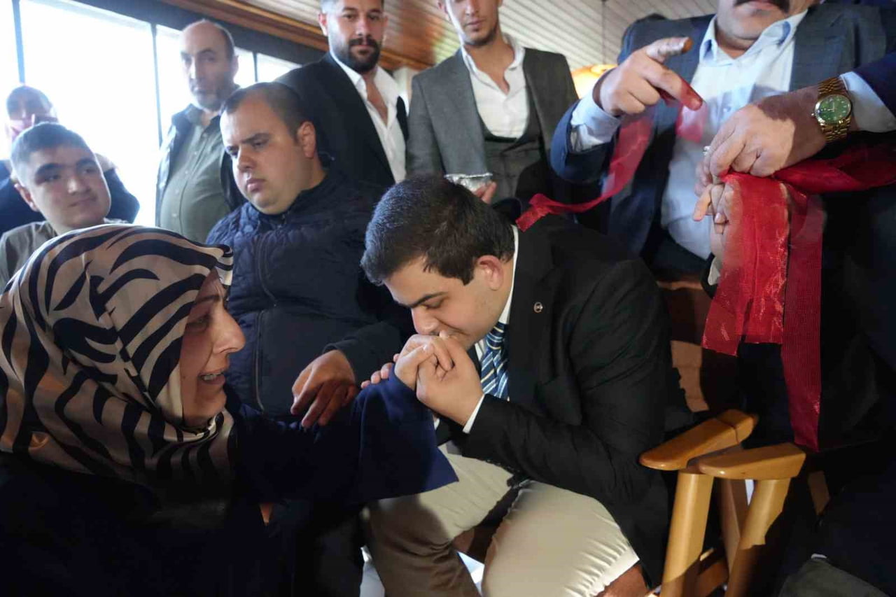 GÖRME ENGELLİ 19 YAŞINDAKİ TAHA, ASKERE GİDECEK OLMANIN GURURUNU YAŞADI, ANNESİ GÖZYAŞINA...