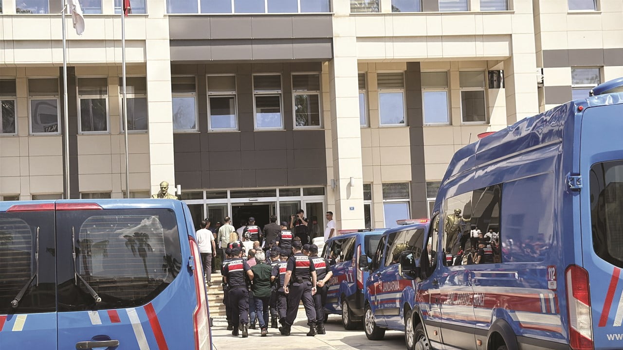 GÖZALTINA ALINAN 10 ŞÜPHELİDEN 4'Ü TUTUKLANDI, 6'SI ADLİ KONTROL ŞARTIYLA SERBEST BIRAKILDI