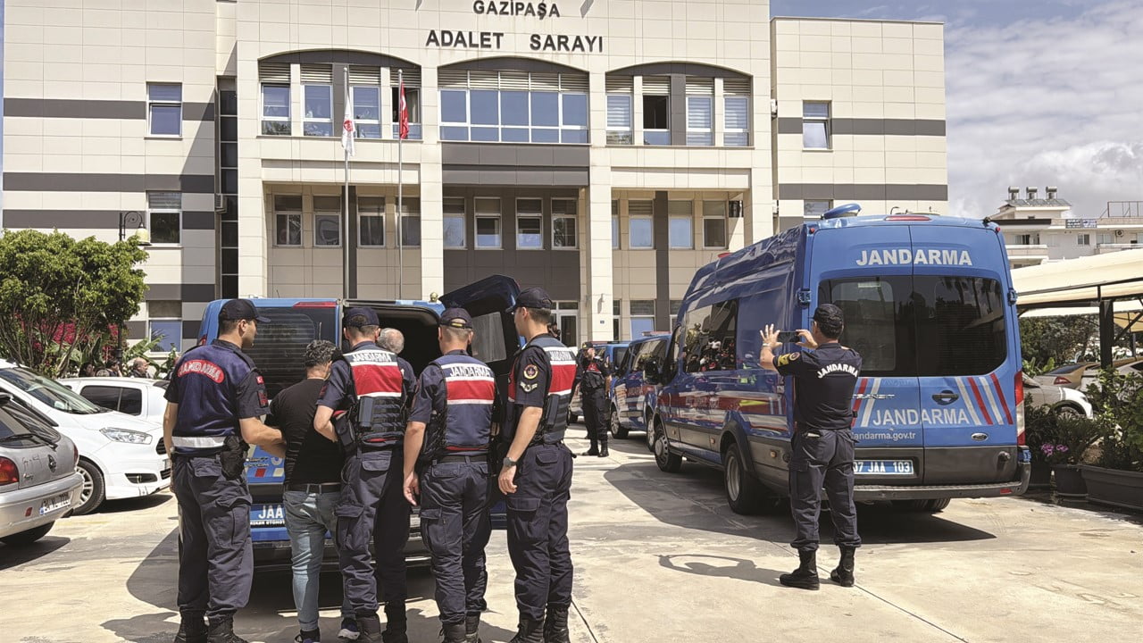 GÖZALTINA ALINAN 10 ŞÜPHELİDEN 4'Ü TUTUKLANDI, 6'SI ADLİ KONTROL ŞARTIYLA SERBEST BIRAKILDI