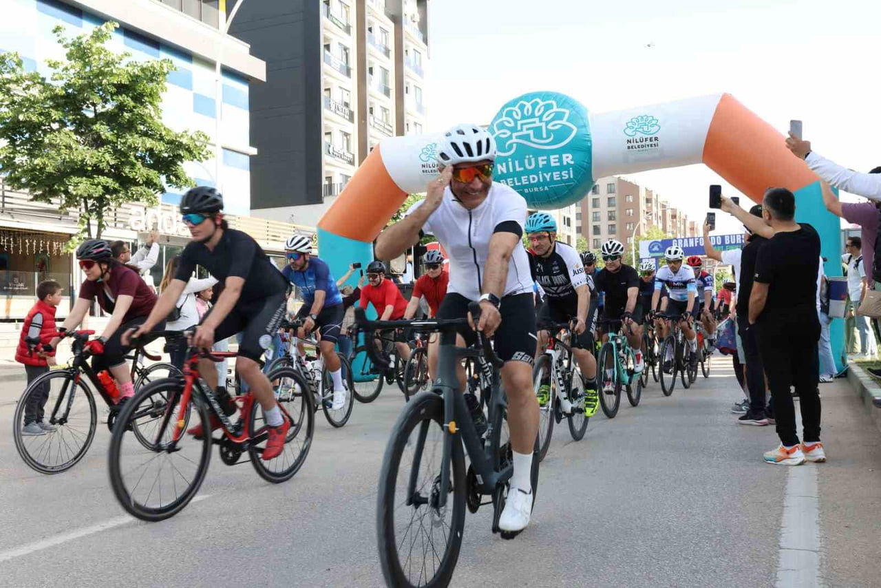 GRANFONDO BURSA 2026, BİSİKLET TUTKUNLARINI BULUŞTURDU. ‘PARKURDA DAHA FAZLA KADIN YARIŞMACI...