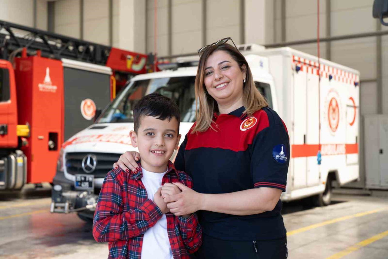 GÜLDEN DEMİR VE OĞLU