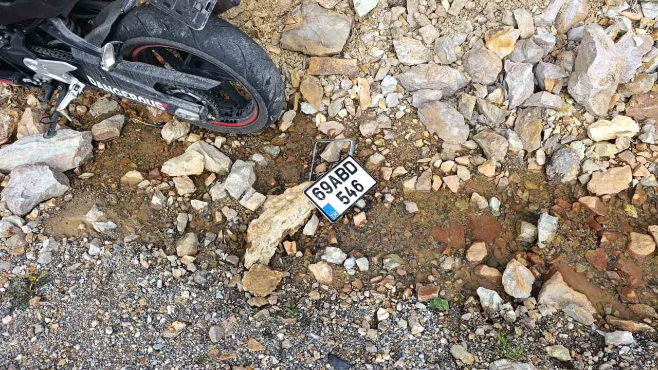 GÜMÜŞHANE’NİN ZİGANA DAĞI MEVKİİNDE MEYDANA GELEN MOTOSİKLET KAZASINDA 1 KİŞİ HAYATINI KAYBETTİ, 1...