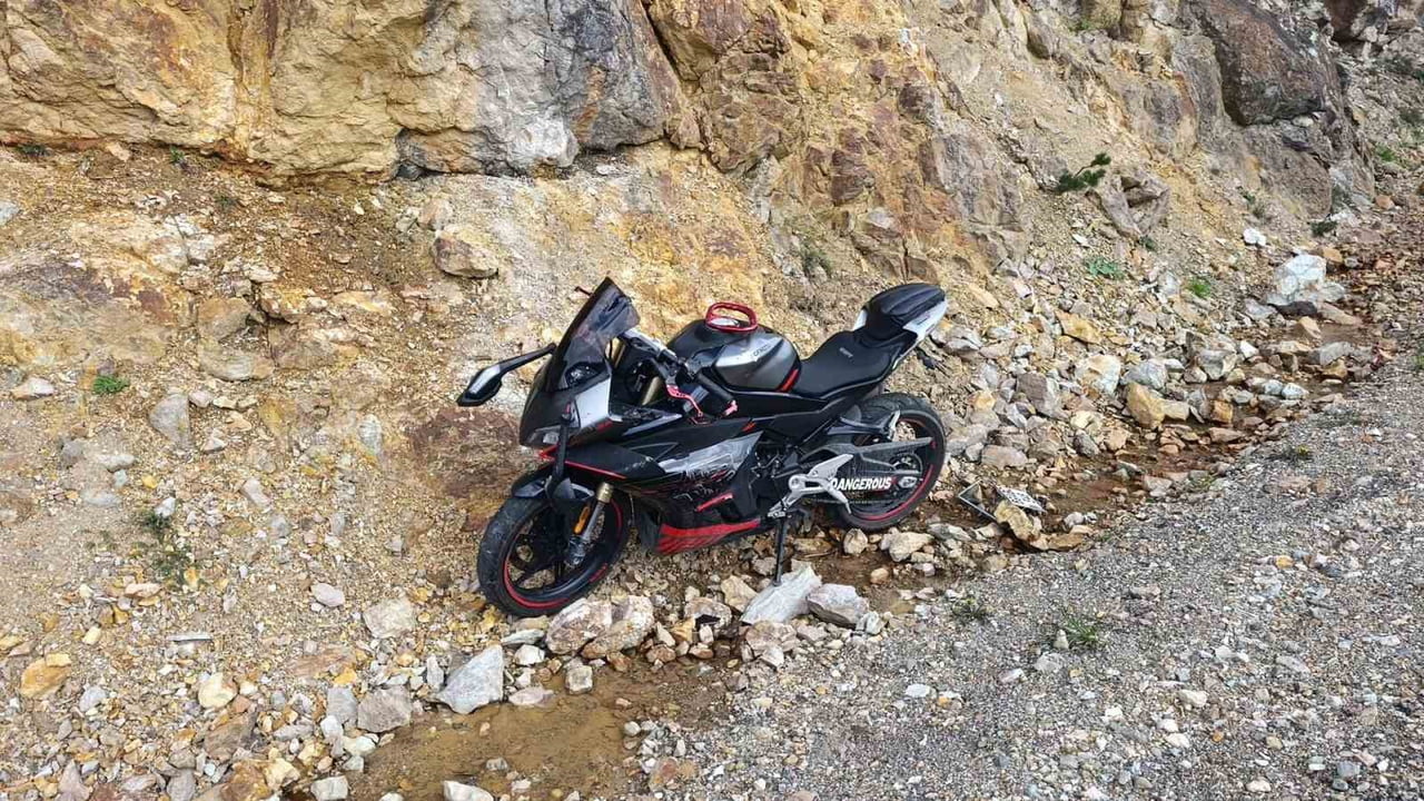 GÜMÜŞHANE’NİN ZİGANA DAĞI MEVKİİNDE MEYDANA GELEN MOTOSİKLET KAZASINDA 1 KİŞİ HAYATINI KAYBETTİ, 1...