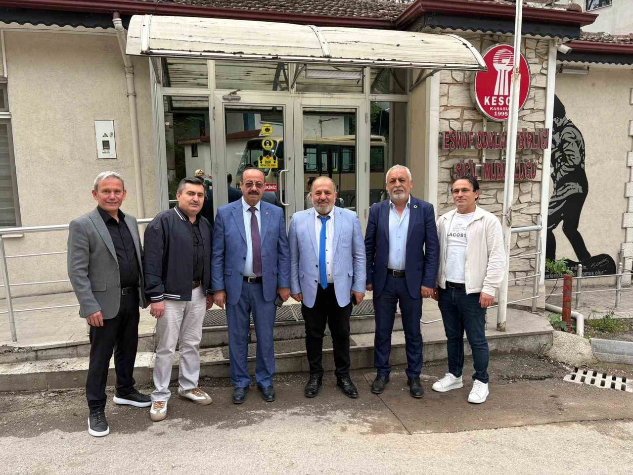 GÜN KAPSAMINDA ÇEŞİTLİ TEMASLARDA DA BULUNAN IŞIK, KARABÜK BELEDİYE BAŞKANI ÖZKAN ÇETİNKAYA İLE...