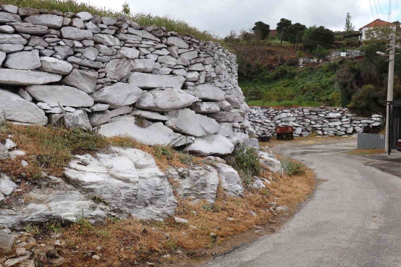 GÜNEY MAHALLESİ’NDE TEMİZLİK ÇALIŞMALARI TAMAMLANDI