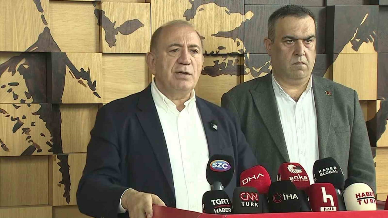 GÜRSEL TEKİN, CUMHURİYET HALK PARTİSİ İSTANBUL İL BAŞKANLIĞI BİNASINDA AÇIKLAMALARDA...