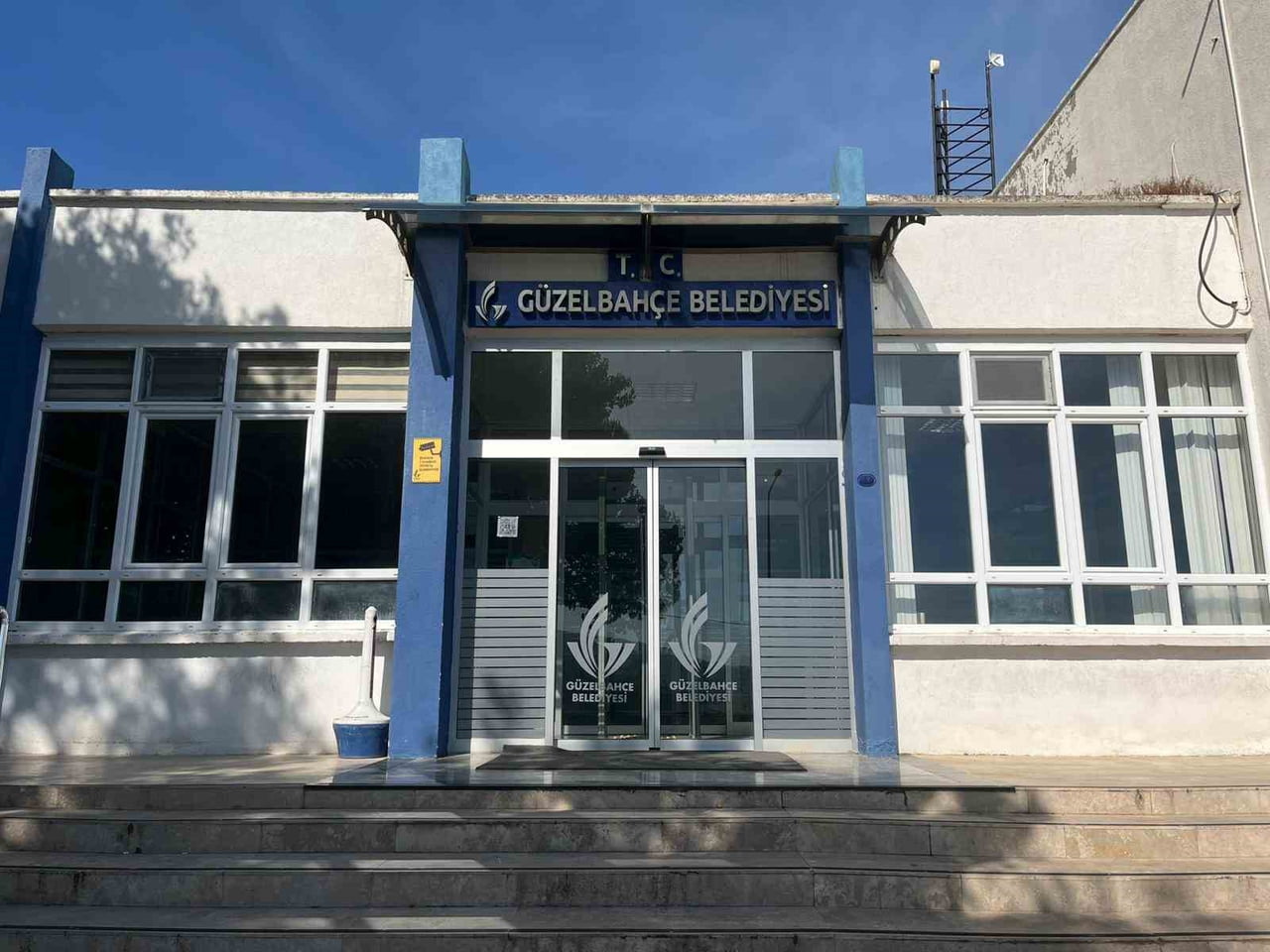 GÜZELBAHÇE BELEDİYESİNE YÖNELİK GERÇEKLEŞTİRİLEN DEV RÜŞVET VE ORGANİZE SUÇ OPERASYONUNDA ÇARPICI...