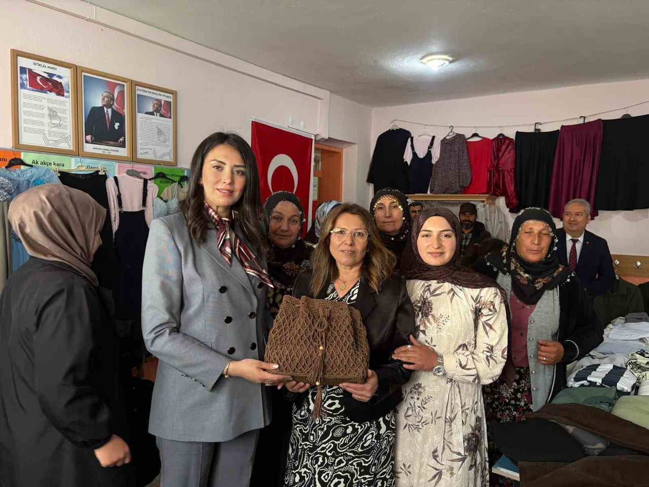 HACIABDULLAH’TA EL EMEĞİ ÜRÜNLER SERGİLENDİ