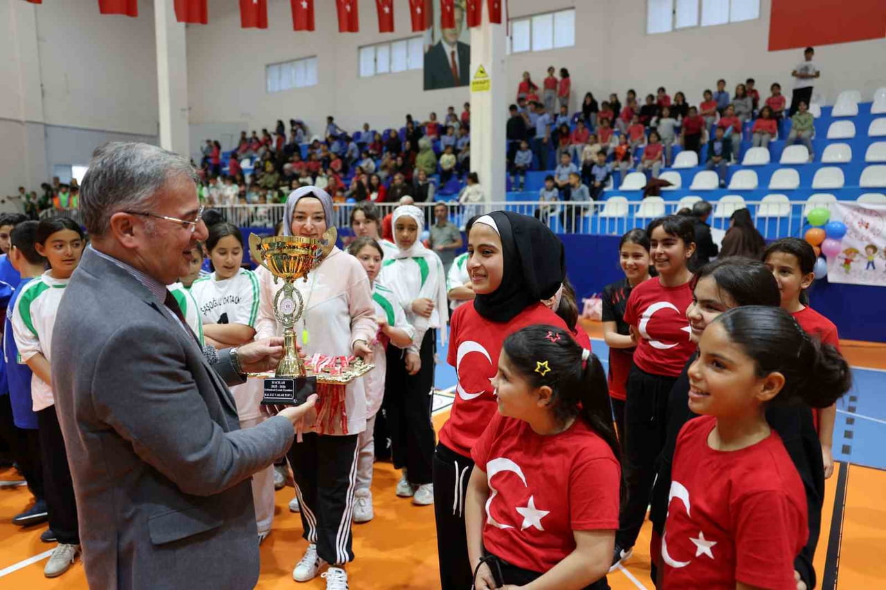 HACILAR BELEDİYE BAŞKANI BİLAL ÖZDOĞAN; İLÇEDE DÜZENLENEN GELENEKSEL ÇOCUK OYUNLARI FESTİVALİ'Nİ...