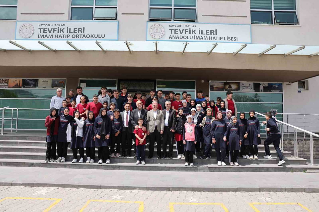 HACILAR BELEDİYE BAŞKANI BİLAL ÖZDOĞAN, TEVFİK İLERİ İMAM HATİP OKULLARI TARAFINDAN DÜZENLENEN...