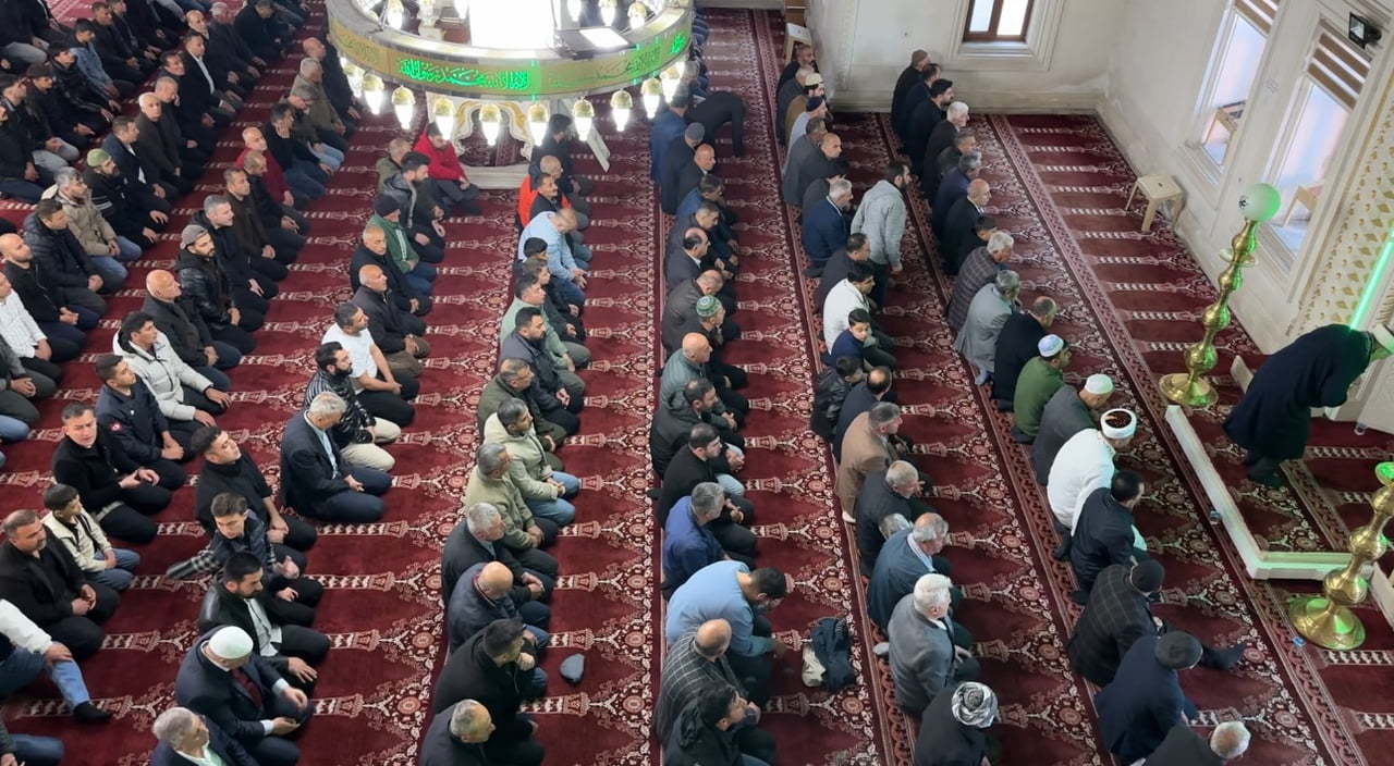 HAKKARİ'NİN YÜKSEKOVA İLÇESİNDE KURBAN BAYRAMIN İLK GÜNÜNDE VATANDAŞLAR BAYRAM NAMAZI İÇİN...