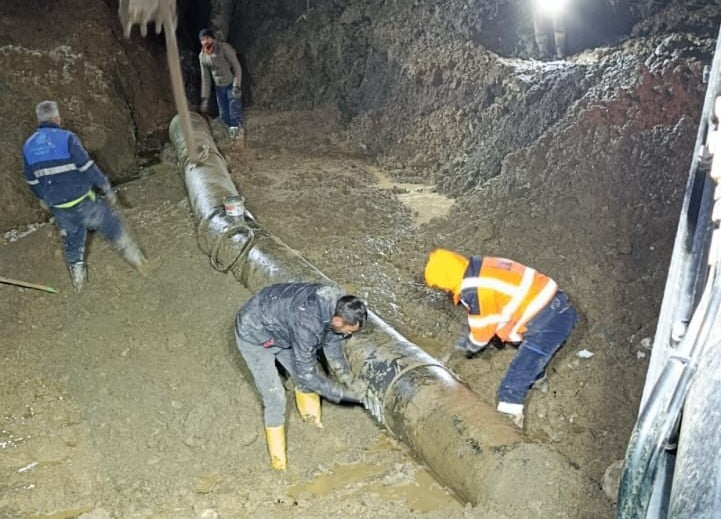 HAKKARİ’DE KARLARIN ERİMESİ VE YAĞIŞLARLA BİRLİKTE MEYDANA GELEN HEYELANDA OLUŞAN SU ARIZASI...