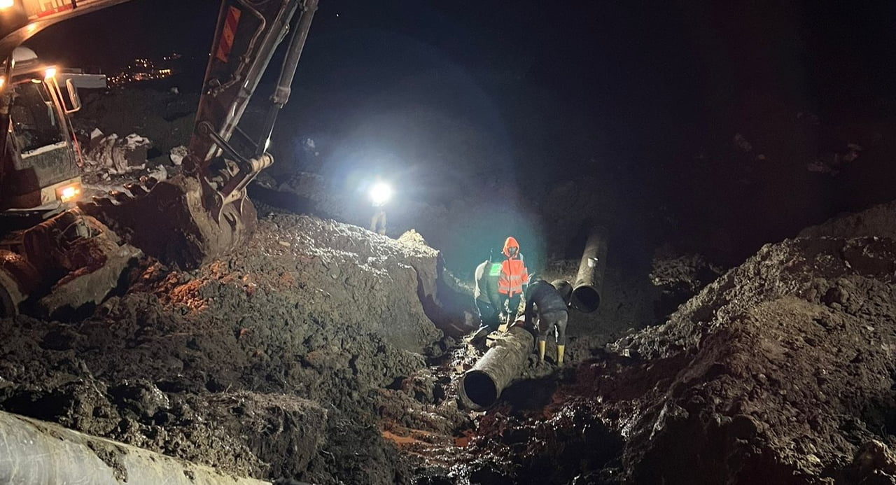 HAKKARİ’DE KARLARIN ERİMESİ VE YAĞIŞLARLA BİRLİKTE MEYDANA GELEN HEYELANDA OLUŞAN SU ARIZASI...