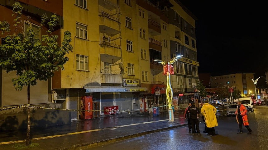 HAKKÂRİ’DE YAPIMI DEVAM EDEN TOPLUM SAĞLIĞI MERKEZİ’NİN TEMEL KAZISI SONRASI MEYDANA GELEN ZEMİN...