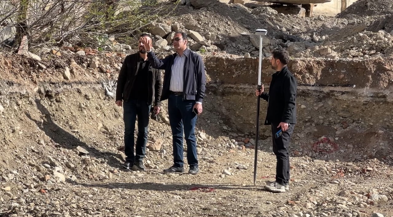 HAKKARİ’NİN YÜKSEKOVA İLÇESİNDE DEPREM RİSKİ NEDENİYLE 3 YIL ÖNCE BOŞALTILARAK YIKILAN ATATÜRK...