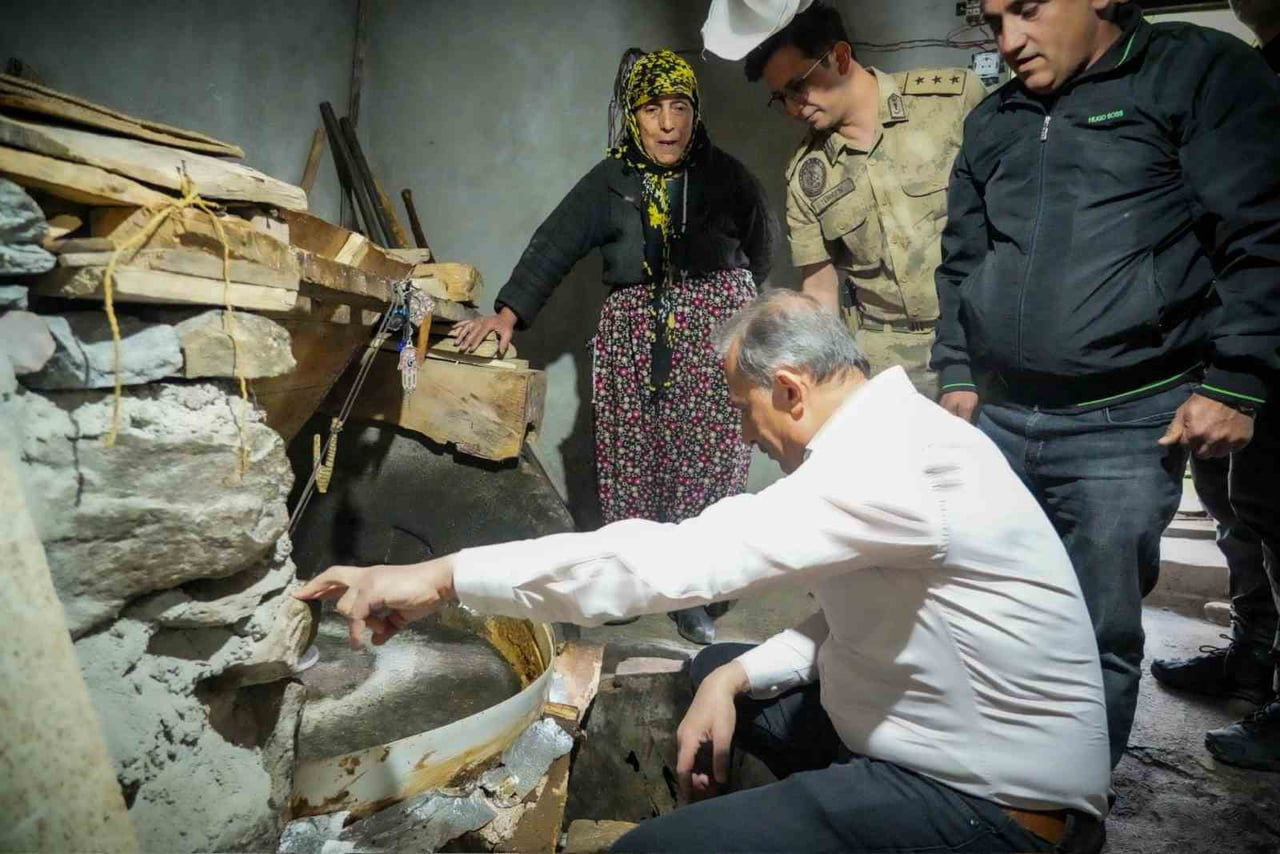 HAKKARİ VALİSİ İBRAHİM TAŞYAPAN VE BERABERİNDEKİLER, ÇUKURCA İLÇESİNDEKİ ŞAHİKALAR JANDARMA...