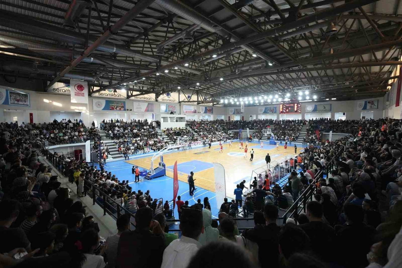 HALKBANK TÜRKİYE KADINLAR BASKETBOL LİGİ (TKBL) PLAY-OFF FİNAL SERİSİNDE MÜCADELE EDEN TURGUTLU...