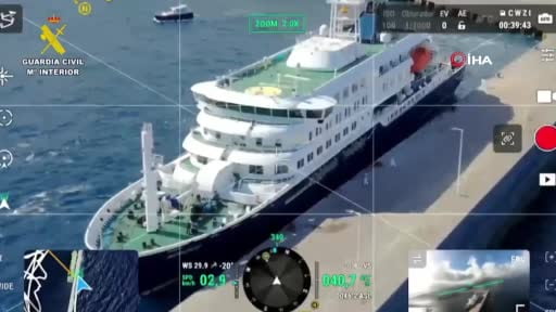 Hantavirüs salgını yaşanan Hollanda bayraklı yolcu gemisi MV Hondius, son yolcuların da tahliye...