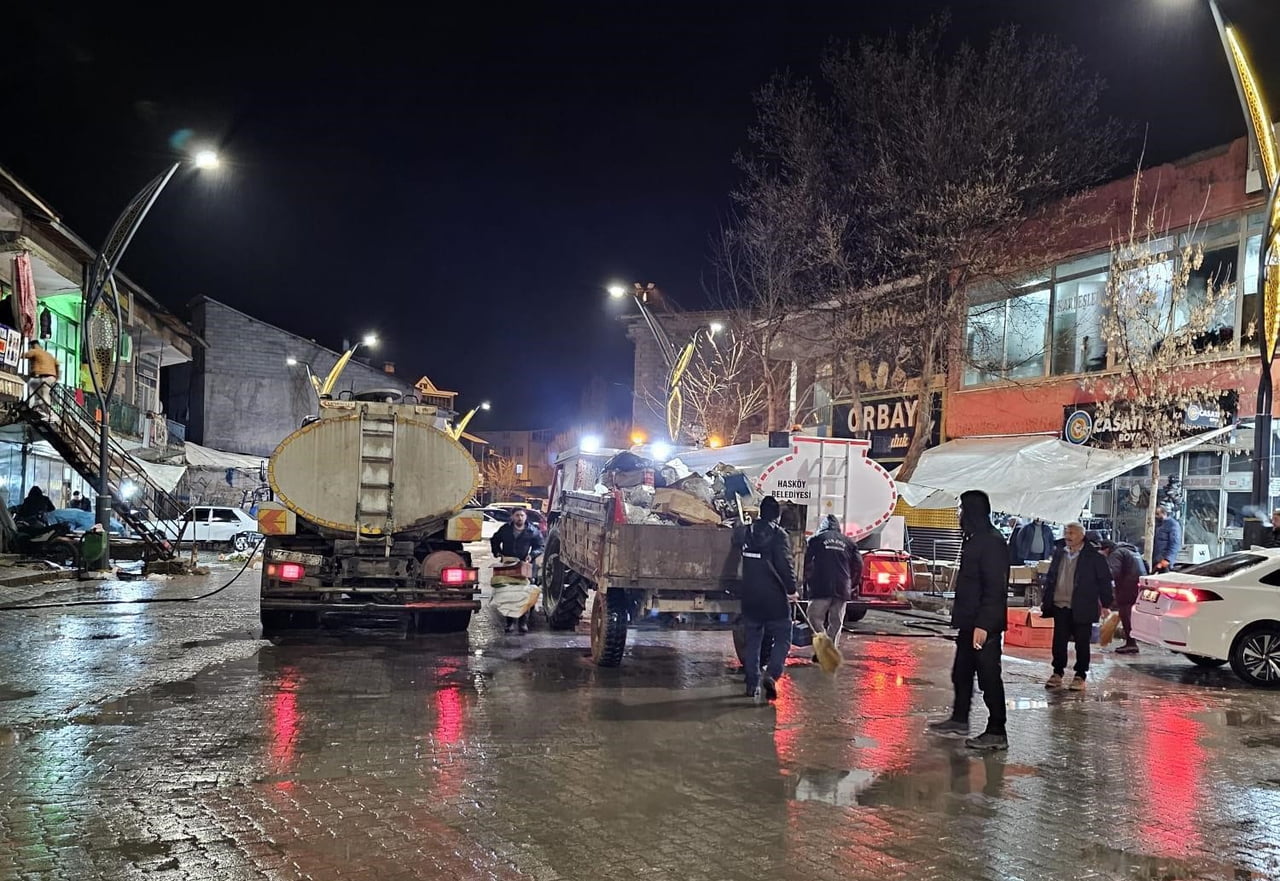 HASKÖY’DE BAYRAM ÖNCESİ TEMİZLİK SEFERBERLİĞİ