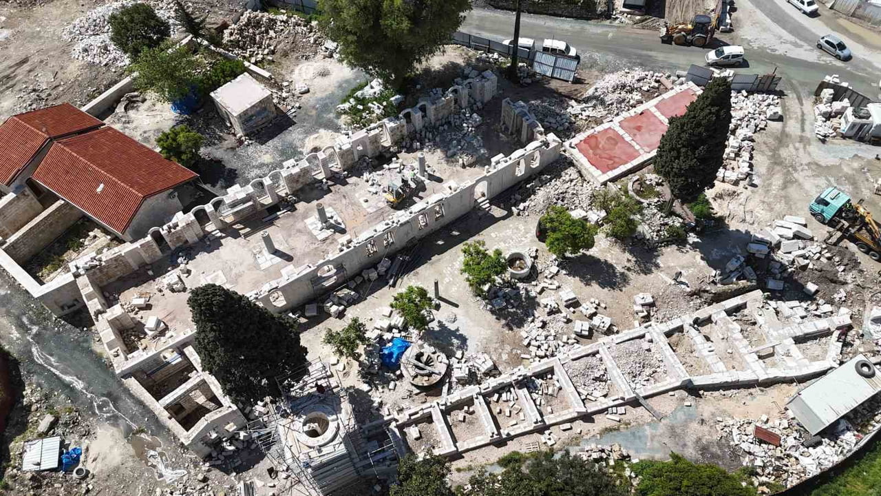 HATAY'DA BULUNAN VE RESTORASYON ÇALIŞMALARININ DURMA NOKTASINA GELDİĞİ 750 YILLIK ANTAKYA ULU...