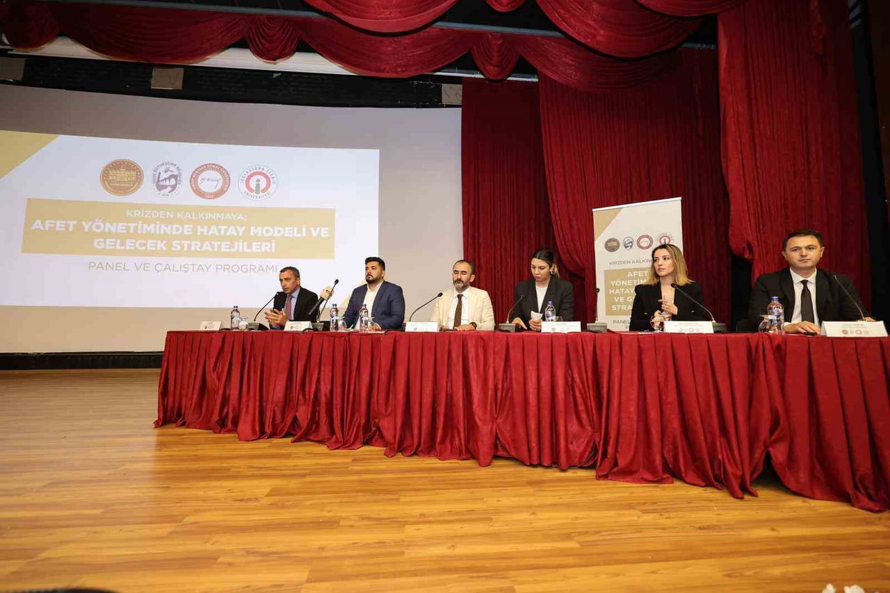 HATAY'DA KAMU KURUMLARININ İŞ BİRLİĞİNDE "KRİZDEN KALKINMAYA: AFET YÖNETİMİNDE HATAY MODELİ VE...