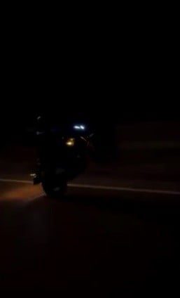 HATAY'DA MOTOSİKLETLE AKROBATİK HAREKETLER YAPAN VE O ANLARI SOSYAL MEDYADA PAYLAŞAN SÜRÜCÜYE 39...