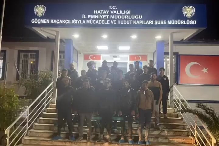HATAY'DA POLİS EKİPLERİ TARAFINDAN GERÇEKLEŞTİRİLEN OPERASYONLARDA 19 GÖÇMEN YAKALANIRKEN, İNSAN...