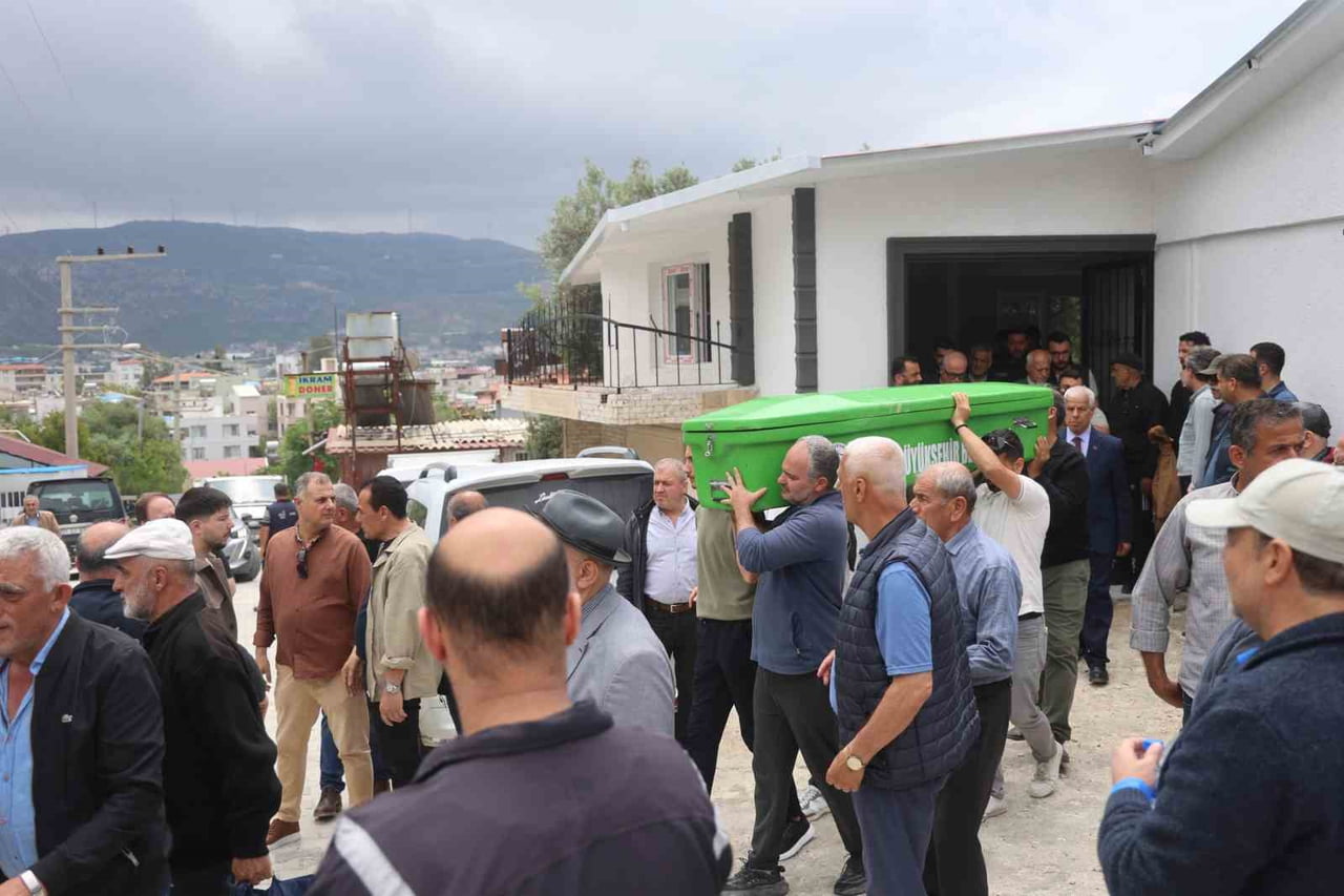 HATAY'DA SEL SULARINA KAPILARAK HAYATINI KAYBEDEN 62 YAŞINDAKİ ŞAHUT KİMYONOK, KILINAN CENAZE...