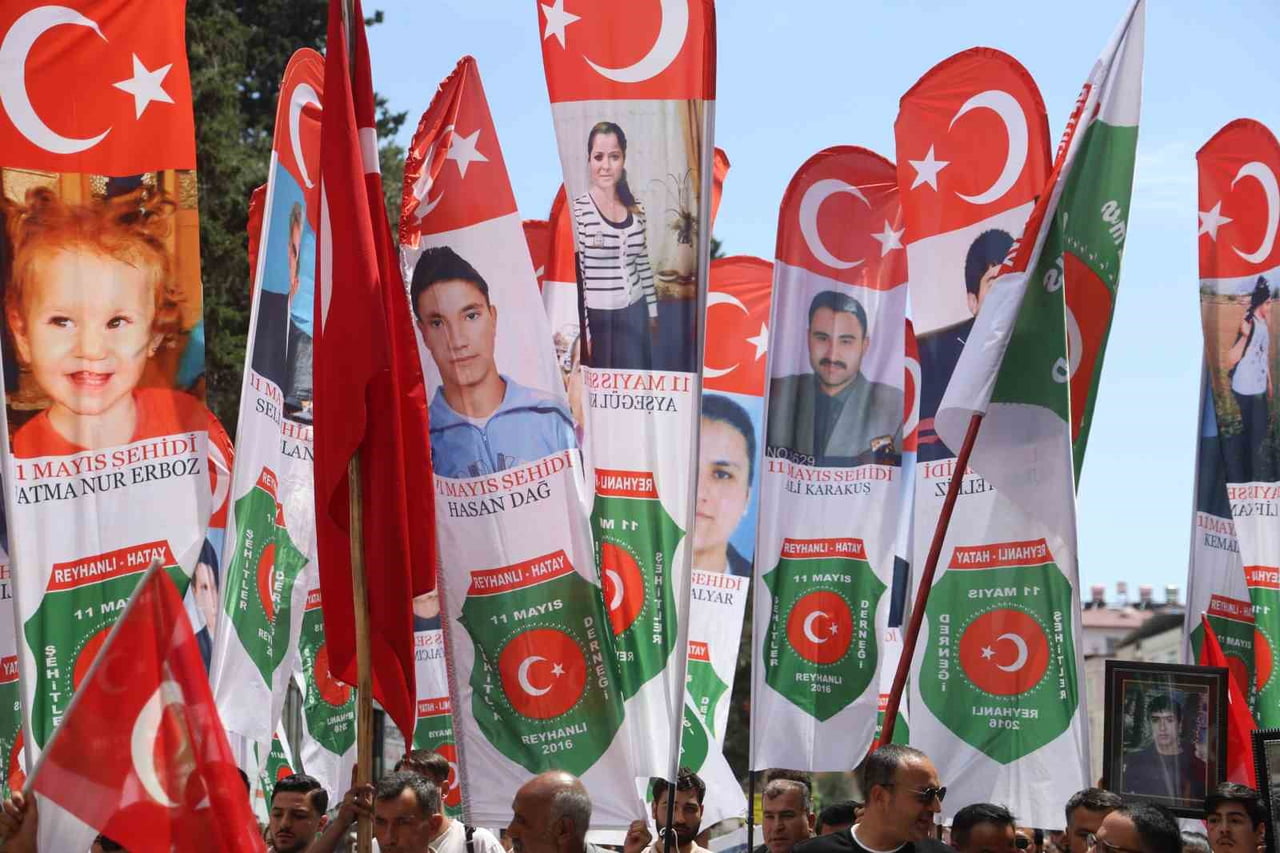 HATAY'IN REYHANLI İLÇESİNDE 13 YIL ÖNCEKİ BOMBALI SALDIRILARDA HAYATINI KAYBEDEN 53 KİŞİ TÖRENLE...