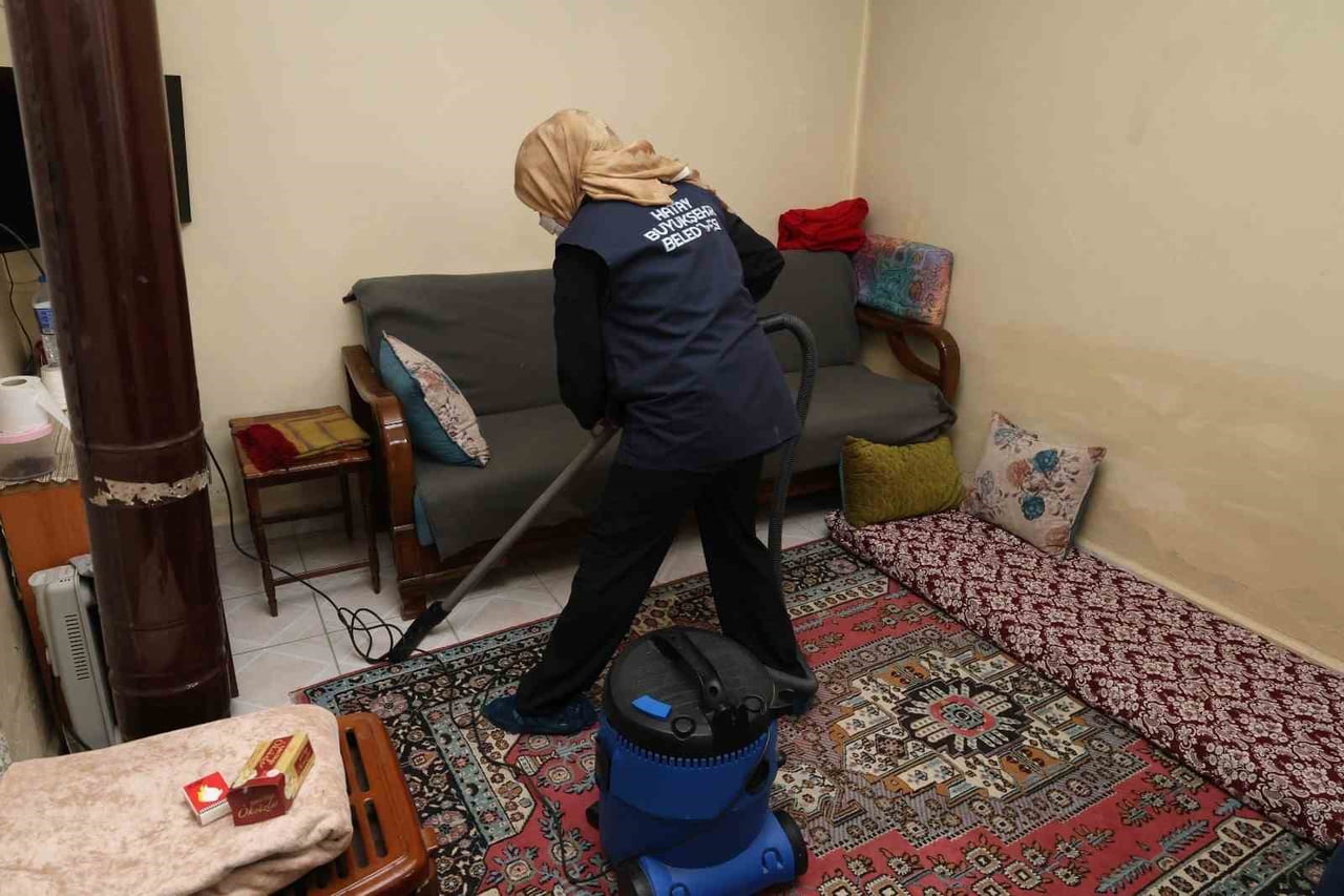 HATAY BÜYÜKŞEHİR BELEDİYESİ EKİPLERİ, KURBAN BAYRAMI ÖNCESİNDE YAŞLI, ENGELLİ VE KRONİK...