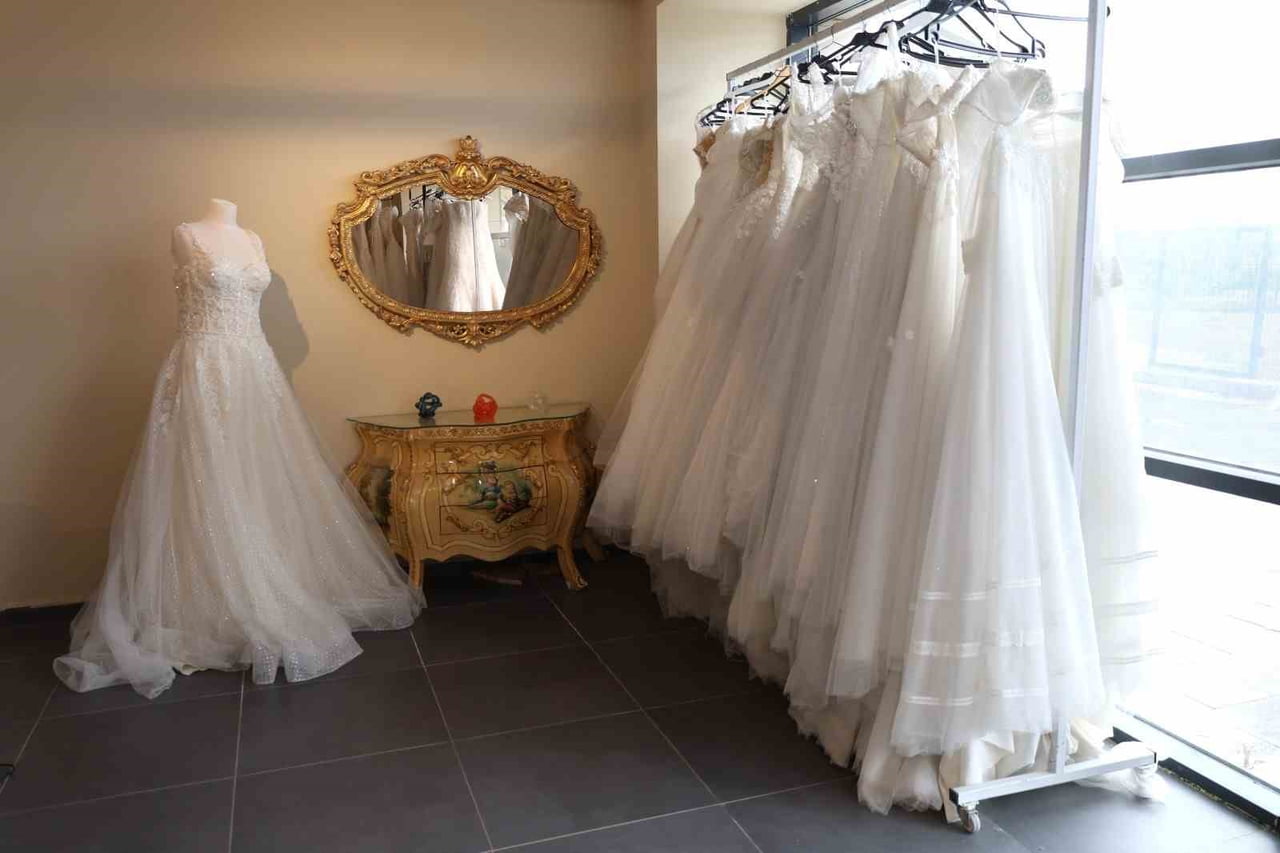 HATAY BÜYÜKŞEHİR BELEDİYESİNİN GELİNLİKEVİ HİZMETİ KAPSAMINDA GELİN ADAYLARINA ÜCRETSİZ GELİNLİK...