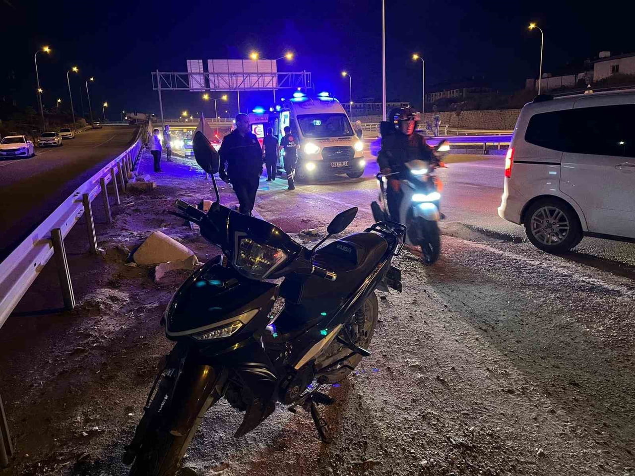 HATAY’DA 2 MOTOSİKLETİN ÇARPIŞTIĞI KAZADA ARAÇ SÜRÜCÜLERİ YARALANDI.