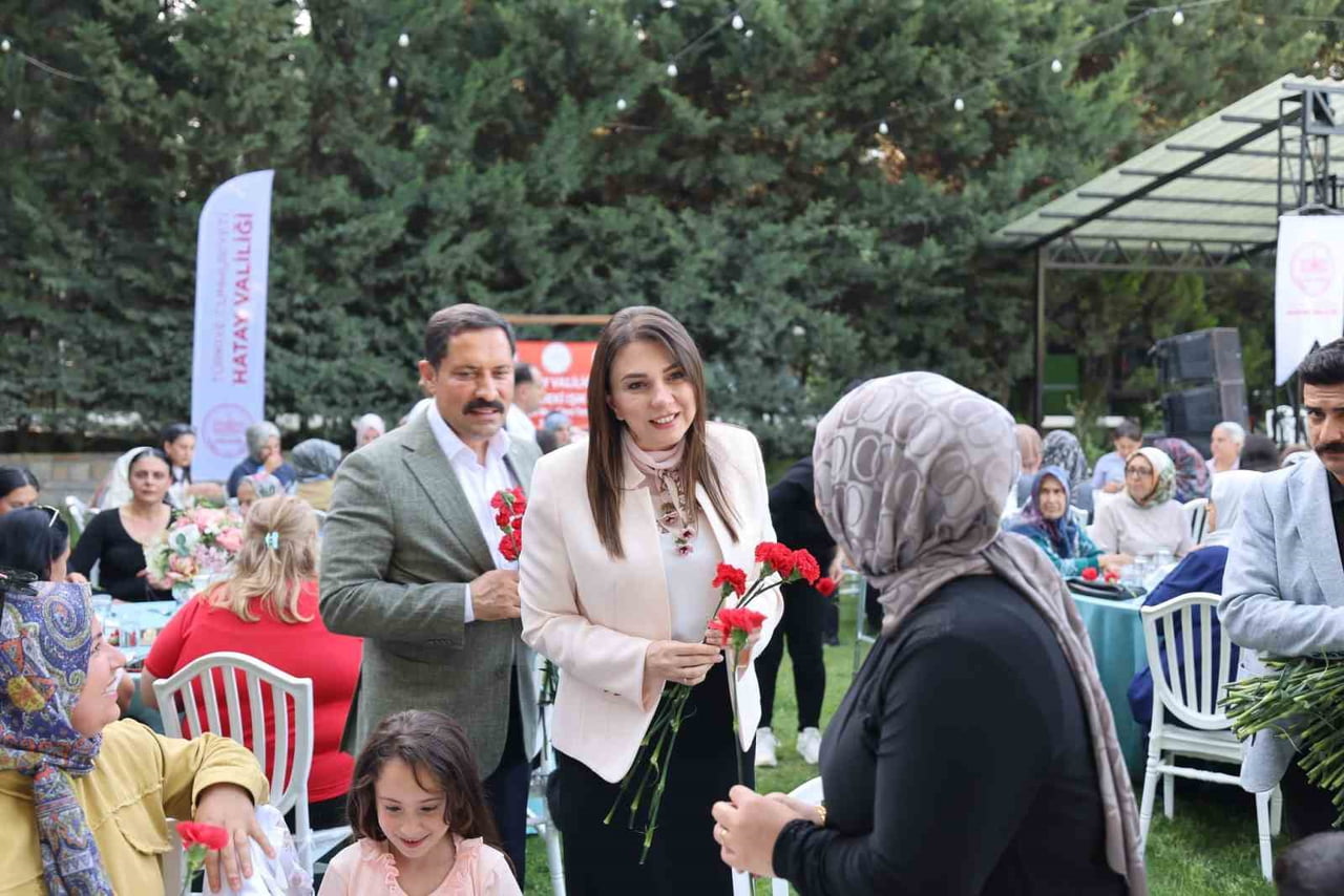 HATAY’DA ANNELER GÜNÜ DOLAYISIYLA DÜZENLENEN PROGRAMDA ŞEHİT ANNELERİ, DEPREMZEDE ANNELER VE...